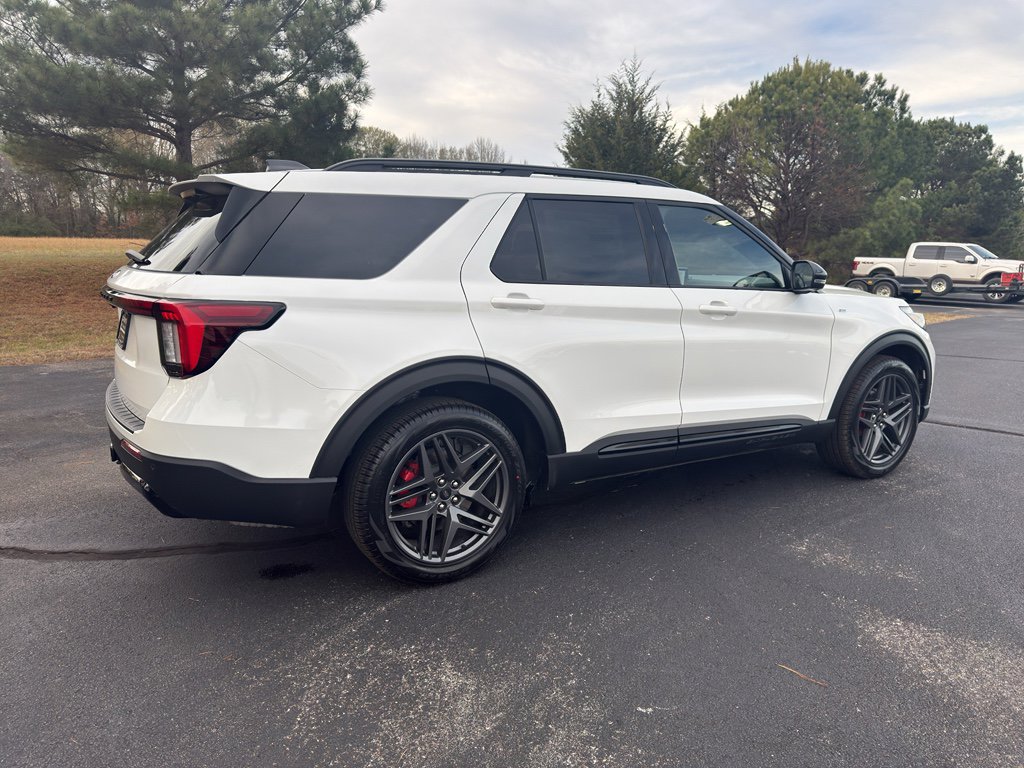 New 2026 Ford Explorer ST-Line w/ ST-Line Street Pack image 5