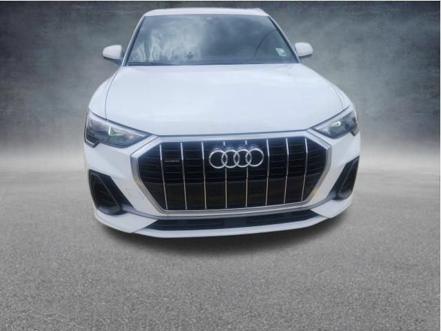 Used 2020 Audi Q3 2.0T Premium w/ Convenience Package AWD/4WD image 3