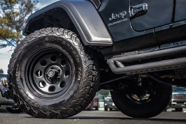 Used 2020 Jeep Gladiator Sport w/ Quick Order Package 24S AWD/4WD image 39