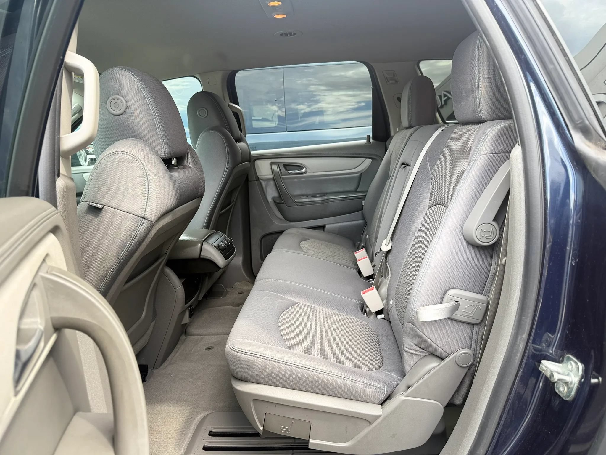 Used 2015 Chevrolet Traverse LS FWD image 25