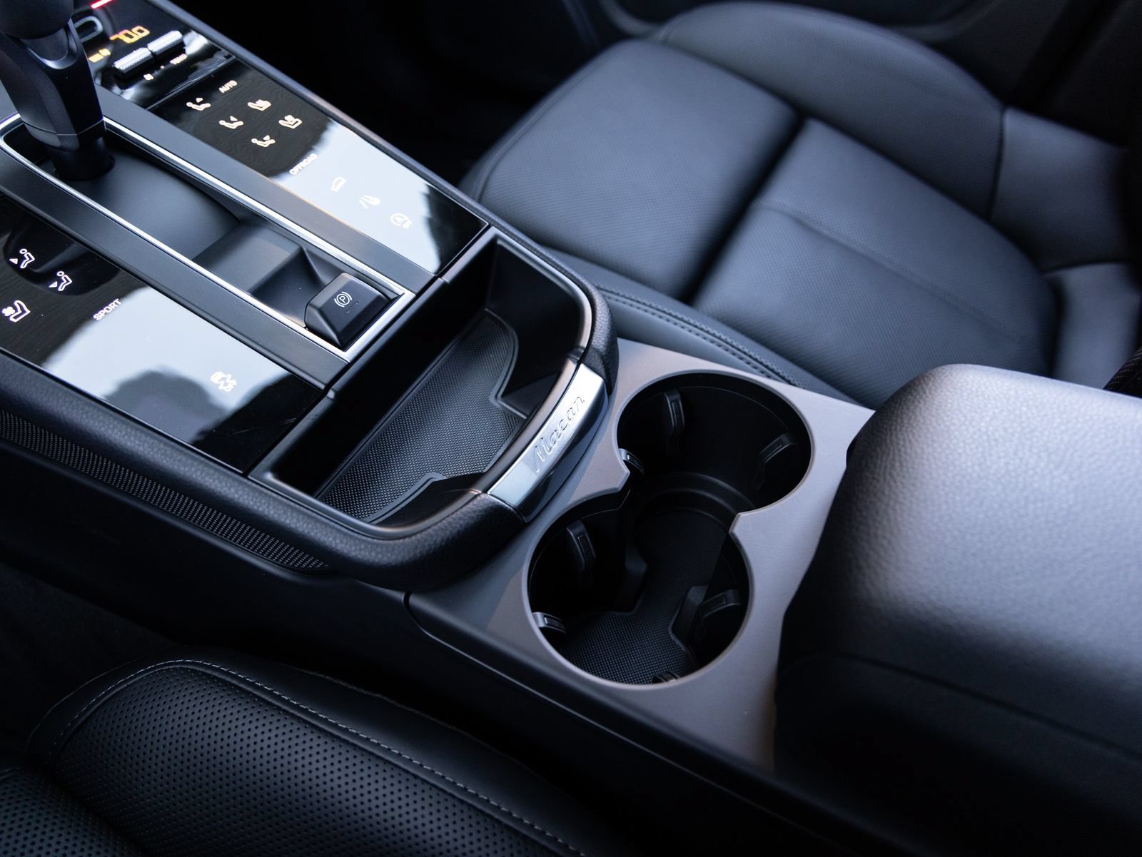 Certified 2026 Porsche Macan AWD/4WD image 18