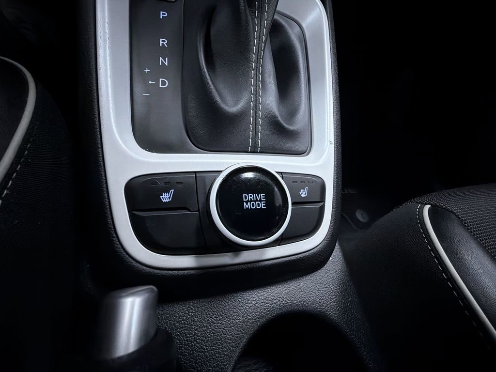 Used 2023 Hyundai Venue Limited image 14