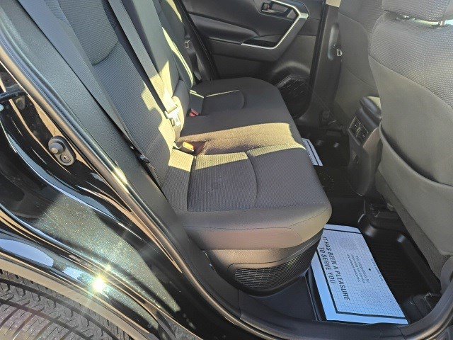 Used 2022 Toyota RAV4 LE image 16