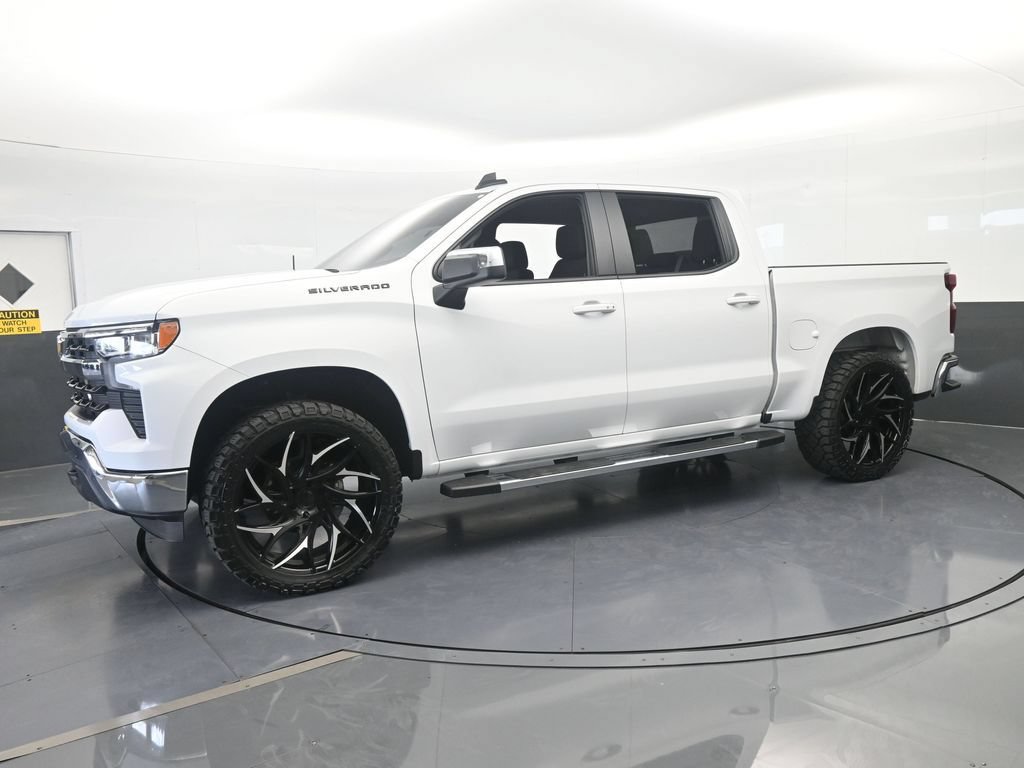 Used 2026 Chevrolet Silverado 1500 LT AWD/4WD image 2
