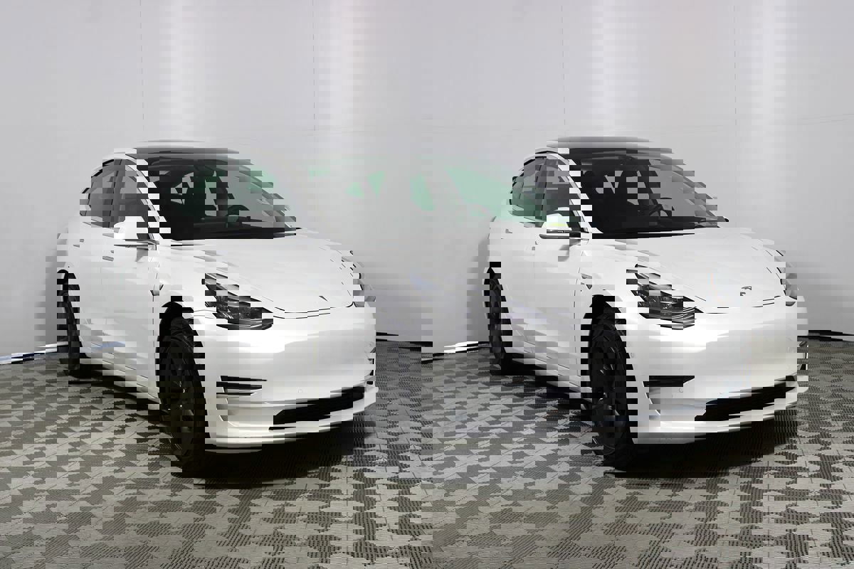 Used 2020 Tesla Model 3 Standard Range Plus image 22