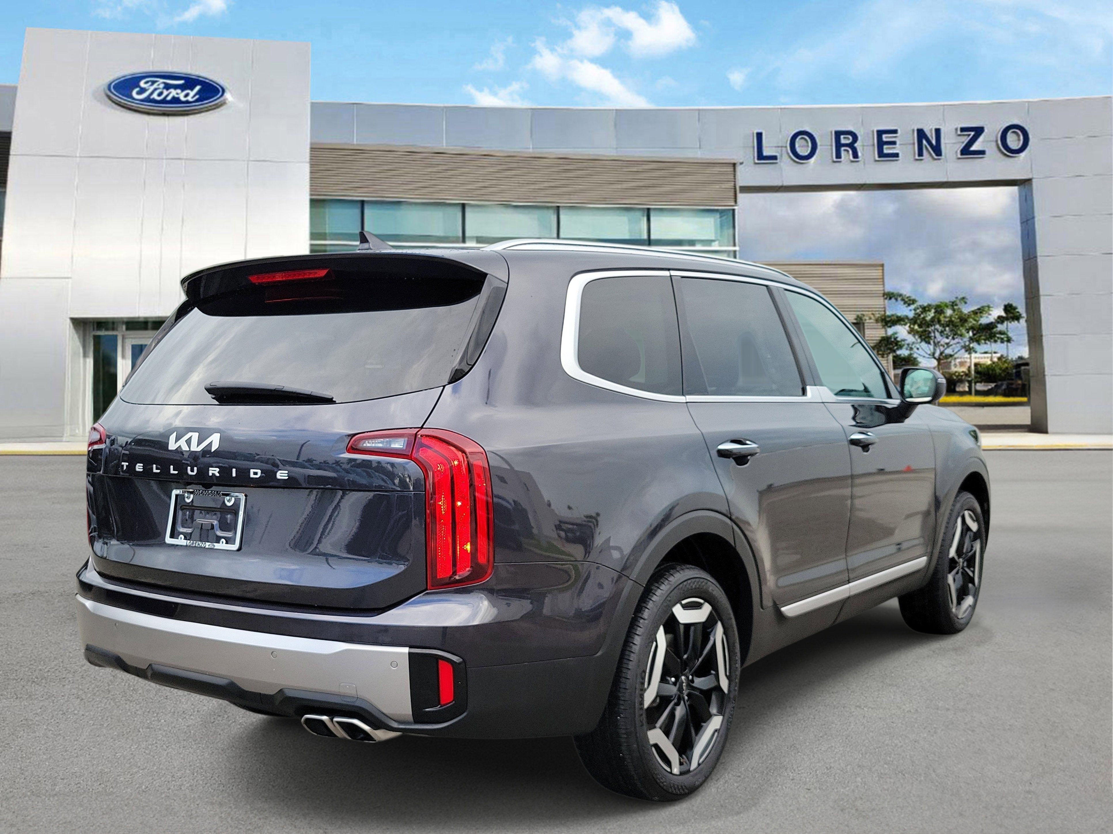 Used 2025 Kia Telluride S FWD image 5