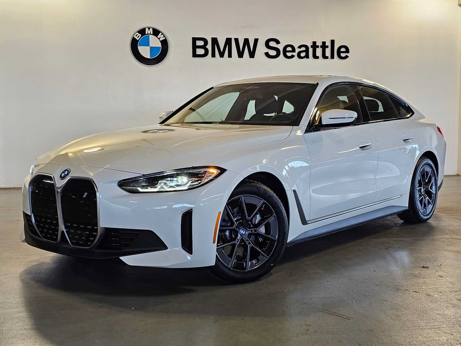 Used 2023 BMW i4 eDrive35 RWD image 1