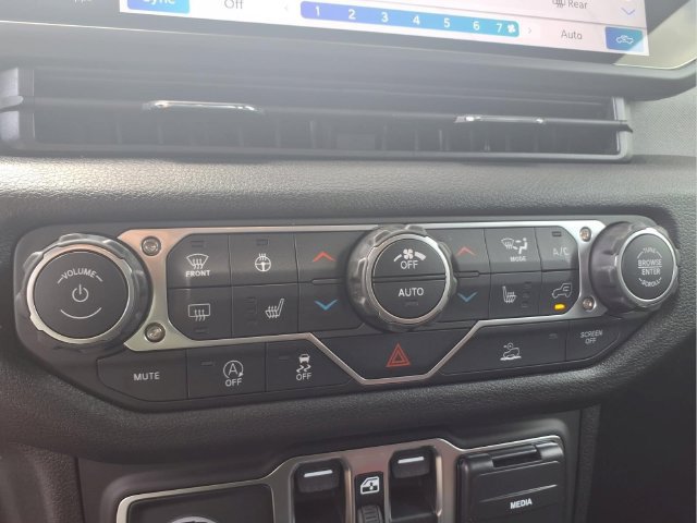New 2026 Jeep Gladiator Sport AWD/4WD image 17