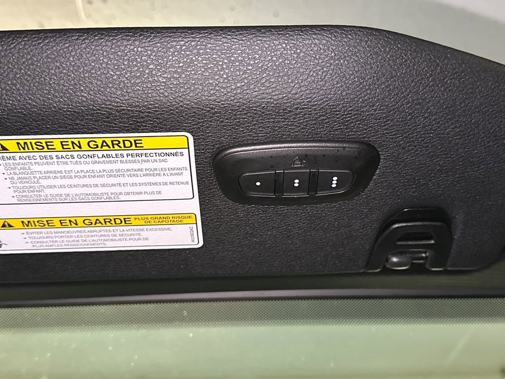 Used 2023 Jeep Wrangler Unlimited Sahara image 32