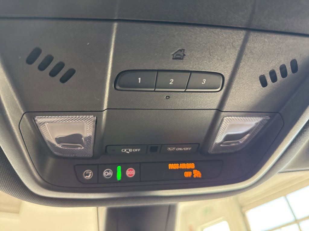 Used 2023 Buick Enclave Essence image 15