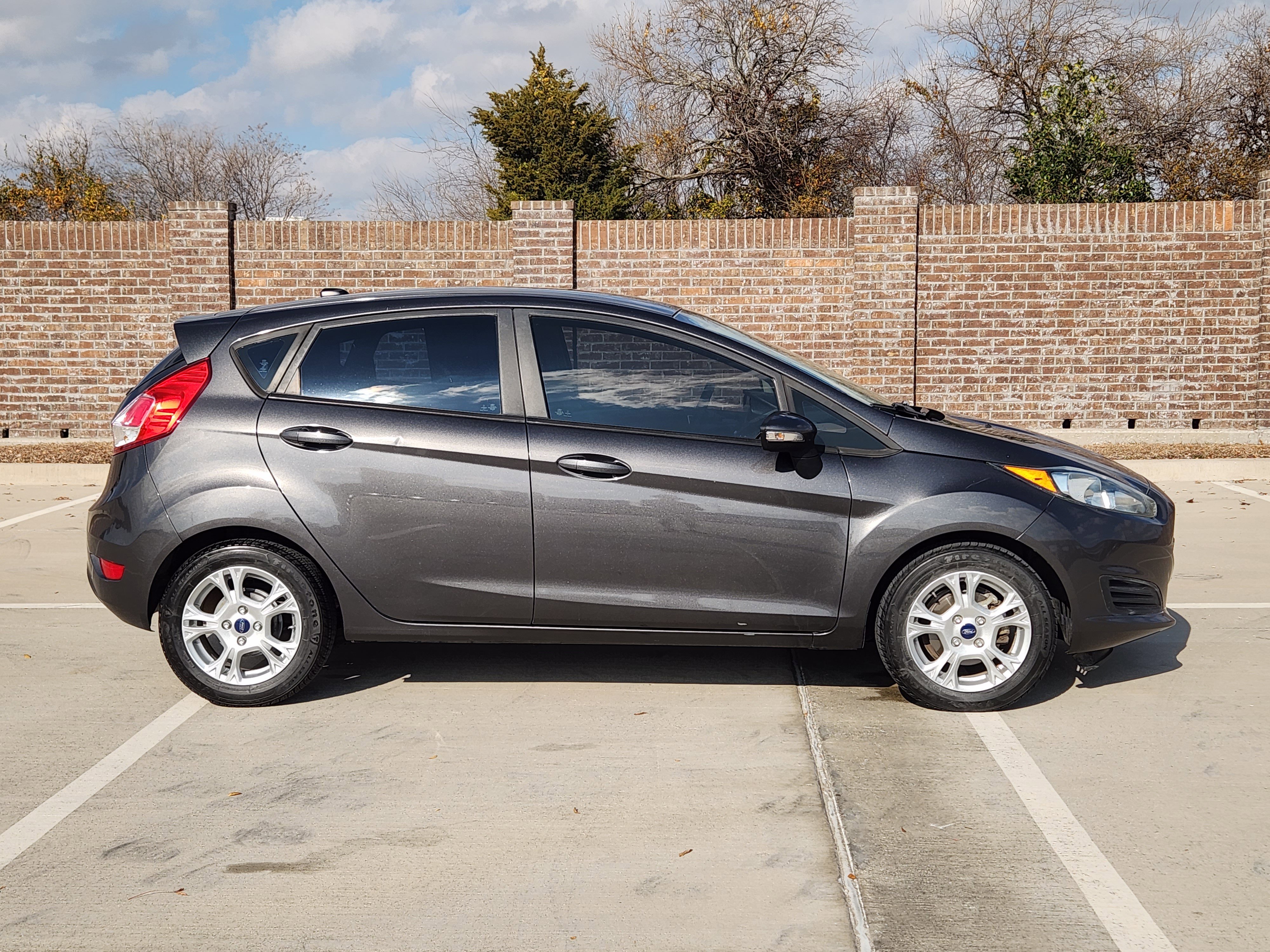 Used 2015 Ford Fiesta SE image 5