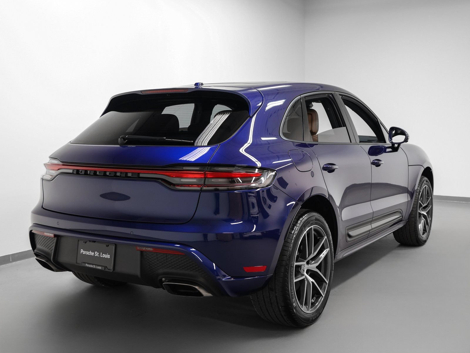Certified 2026 Porsche Macan AWD/4WD image 12