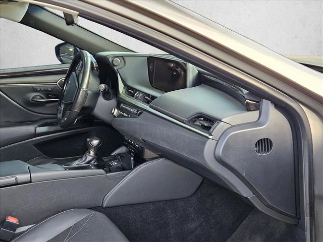 Used 2021 Lexus ES 300h Ultra Luxury w/ Accessory Package 2 image 16