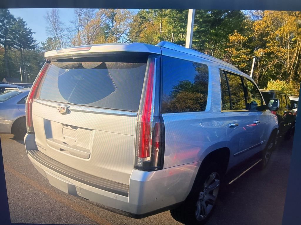 Used 2019 Cadillac Escalade Premium Luxury AWD/4WD image 3