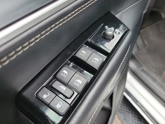 Used 2024 Jeep Wagoneer L Series II image 13