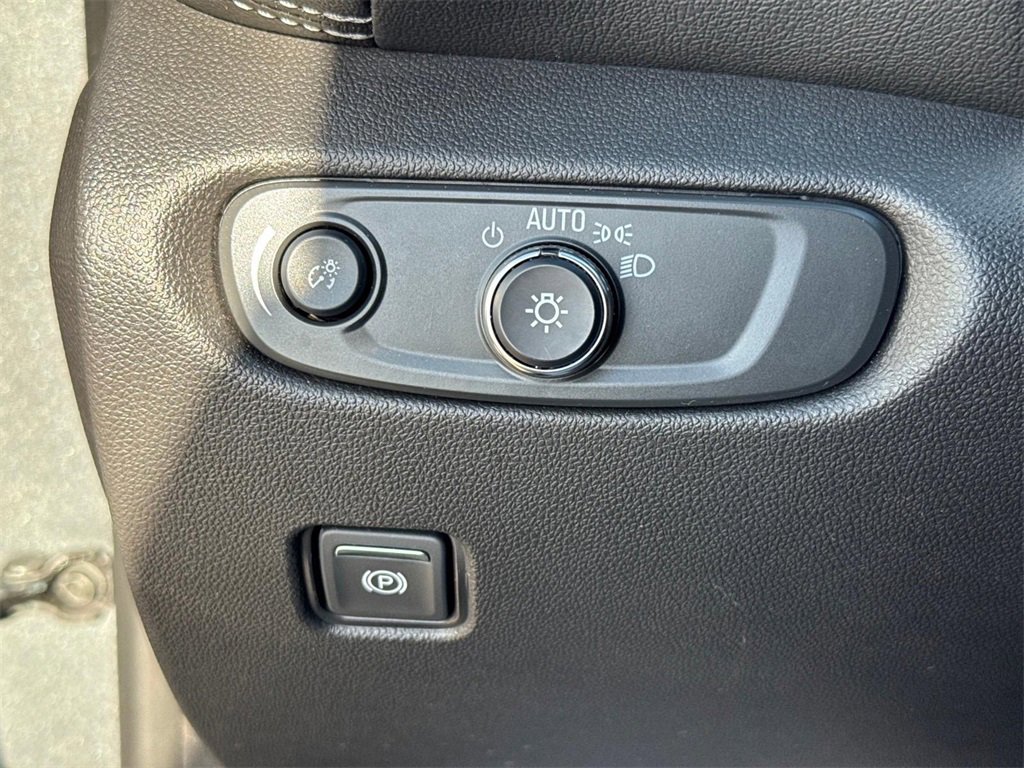 Used 2025 Chevrolet Blazer LT image 21