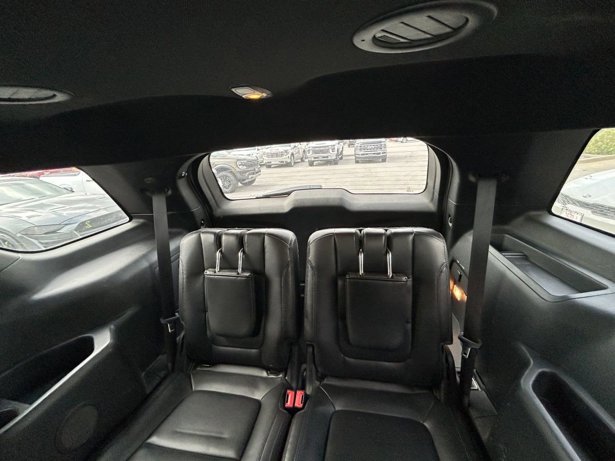 Used 2017 Ford Explorer XLT w/ Equipment Group 202A FWD image 15