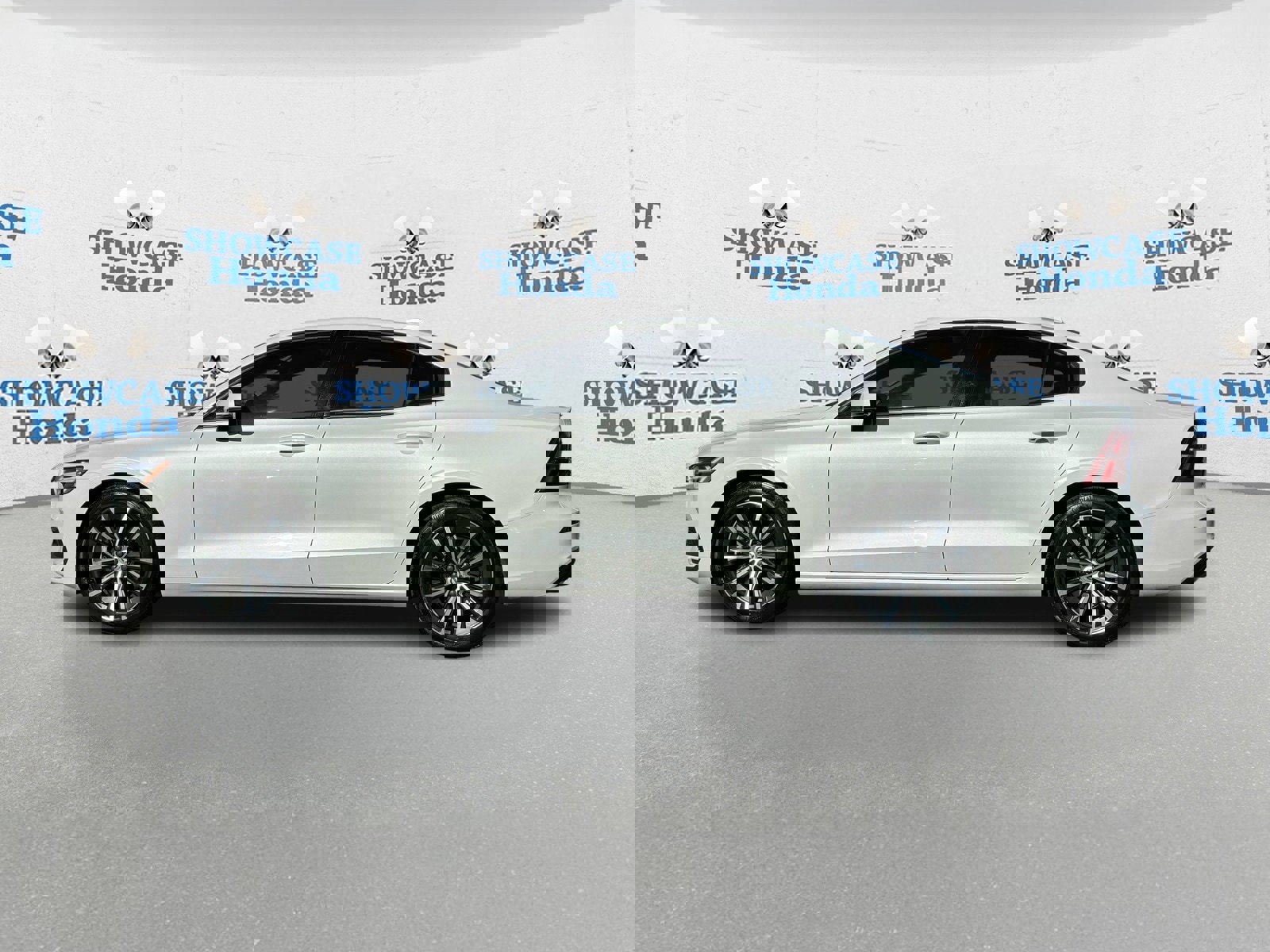 Used 2021 Volvo S60 T5 Momentum w/ Climate Package image 4