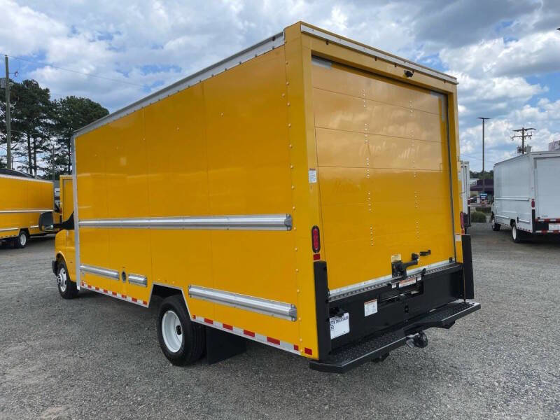 Used 2021 GMC Savana 3500 Extended w/ Power Convenience Package image 5