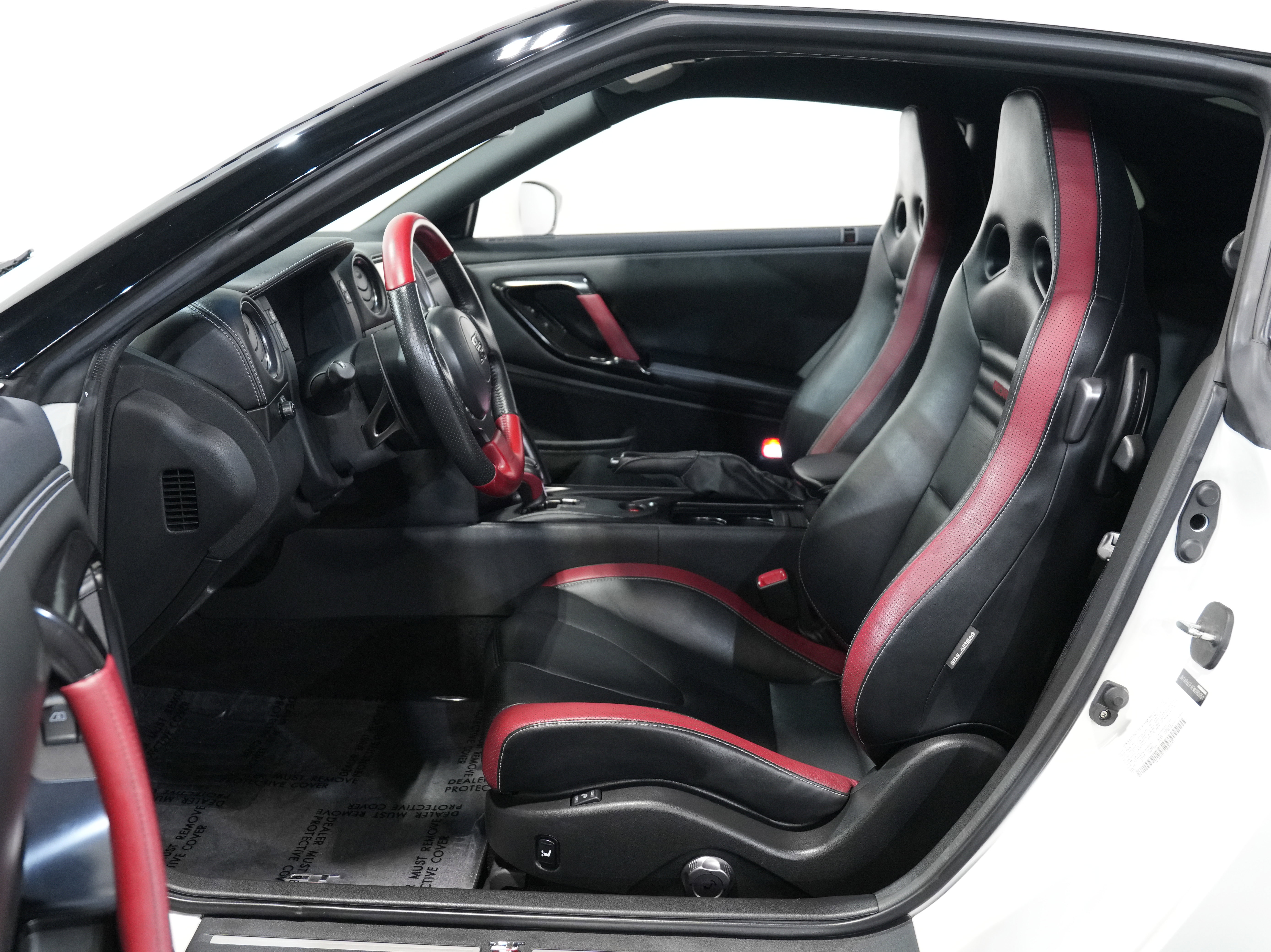 Used 2015 Nissan GT-R Black Edition image 29