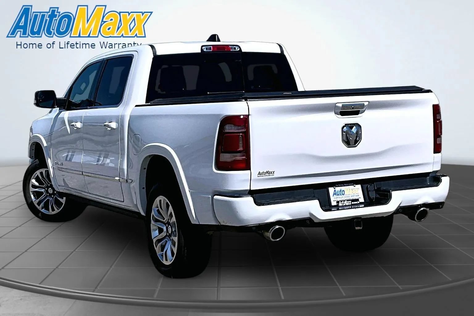 Used 2022 RAM 1500 Limited w/ Body Color Bumper Group AWD/4WD image 4