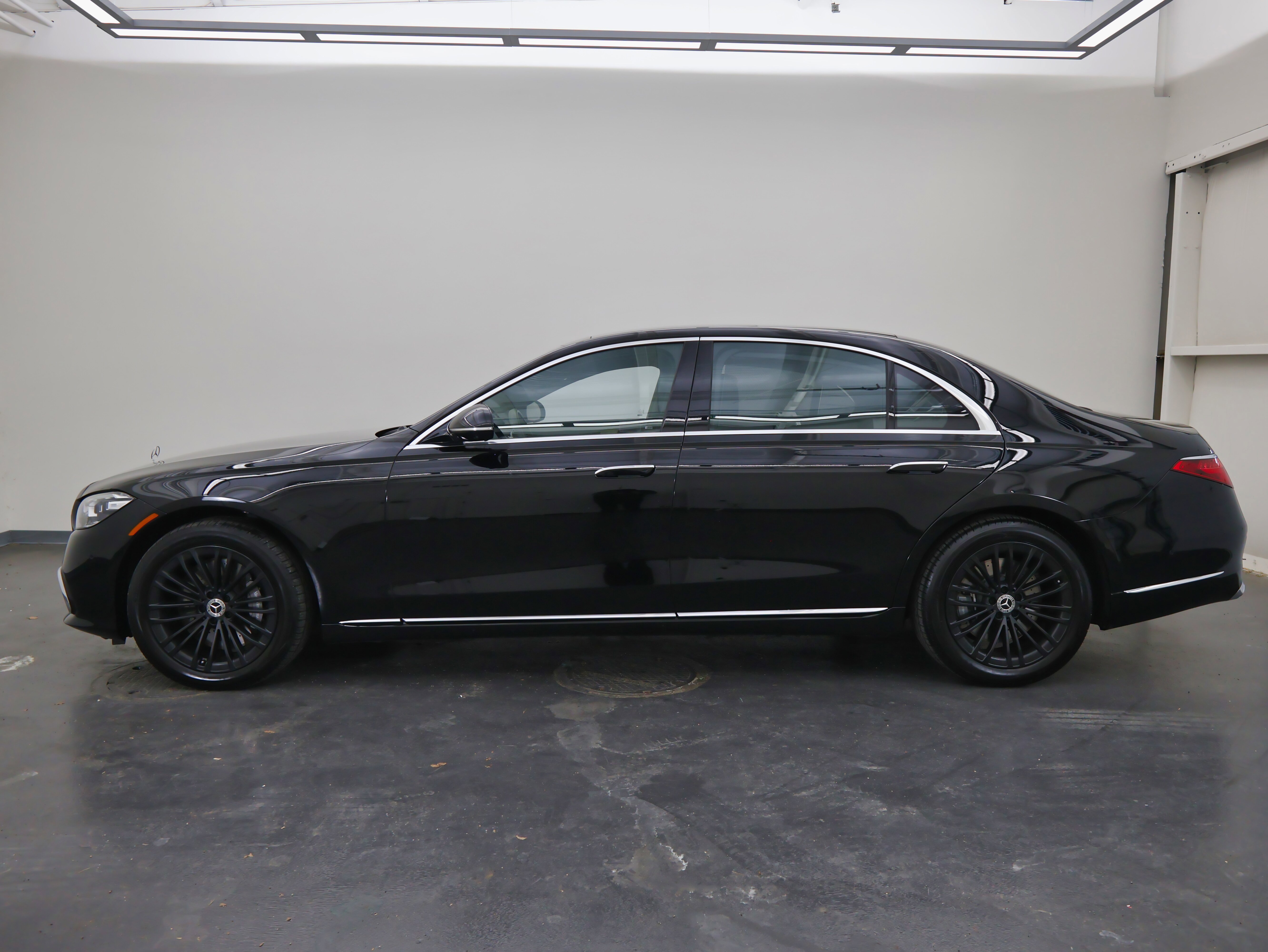 Used 2023 Mercedes-Benz S 580 4MATIC Sedan image 5