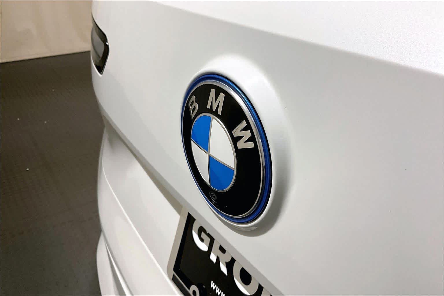 Used 2024 BMW iX xDrive50 w/ Premium Package AWD/4WD image 30