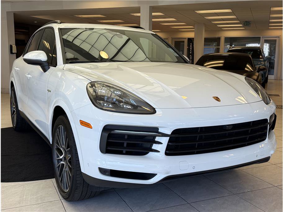 Used 2022 Porsche Cayenne E-Hybrid w/ Premium Plus Package image 3