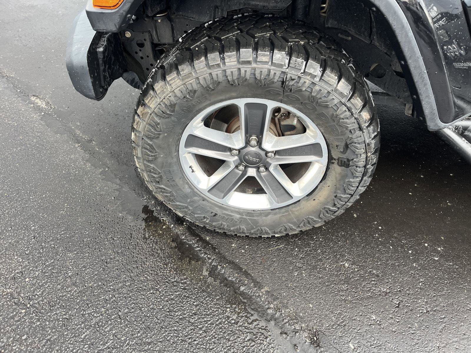 Used 2019 Jeep Wrangler Unlimited Sahara w/ Safety Group image 32