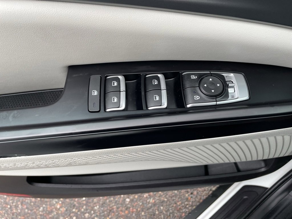 Used 2024 Kia Carnival LX image 22