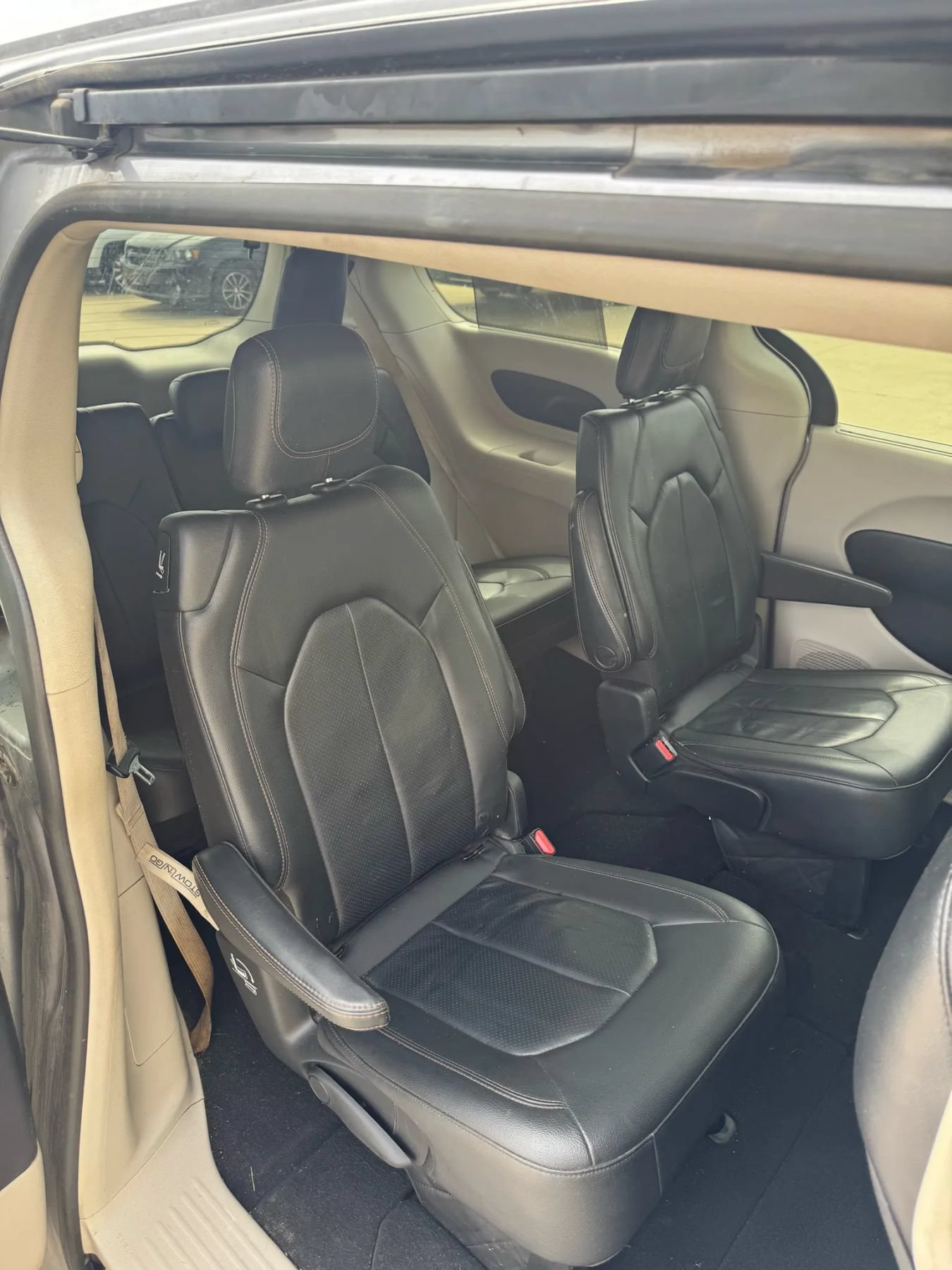 Used 2019 Chrysler Pacifica Touring-L FWD image 19