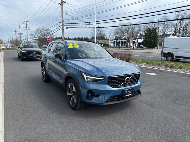 Certified 2025 Volvo XC40 B5 Plus image 6