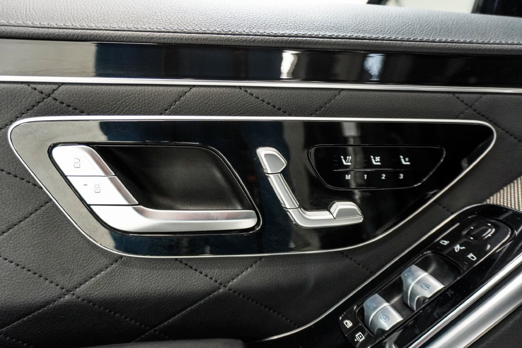 Used 2022 Mercedes-Benz S 500 4MATIC w/ AMG Line Package image 25