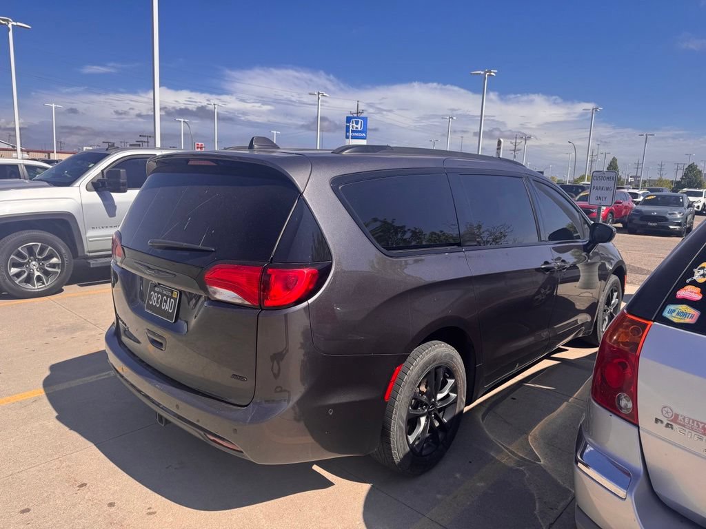 Used 2020 Chrysler Pacifica Touring-L w/ Advanced Safetytec Group AWD/4WD image 2