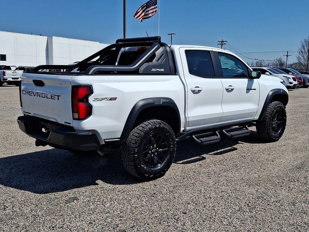 Used 2025 Chevrolet Colorado ZR2 w/ Midnight Edition image 9