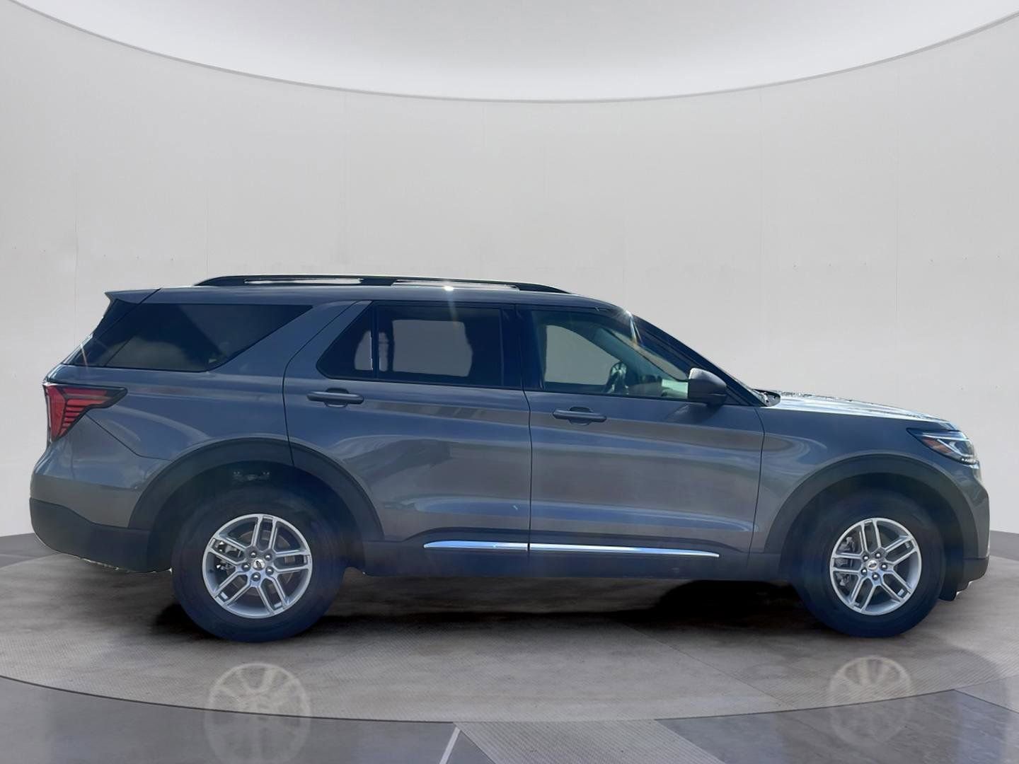 Used 2025 Ford Explorer Active image 8