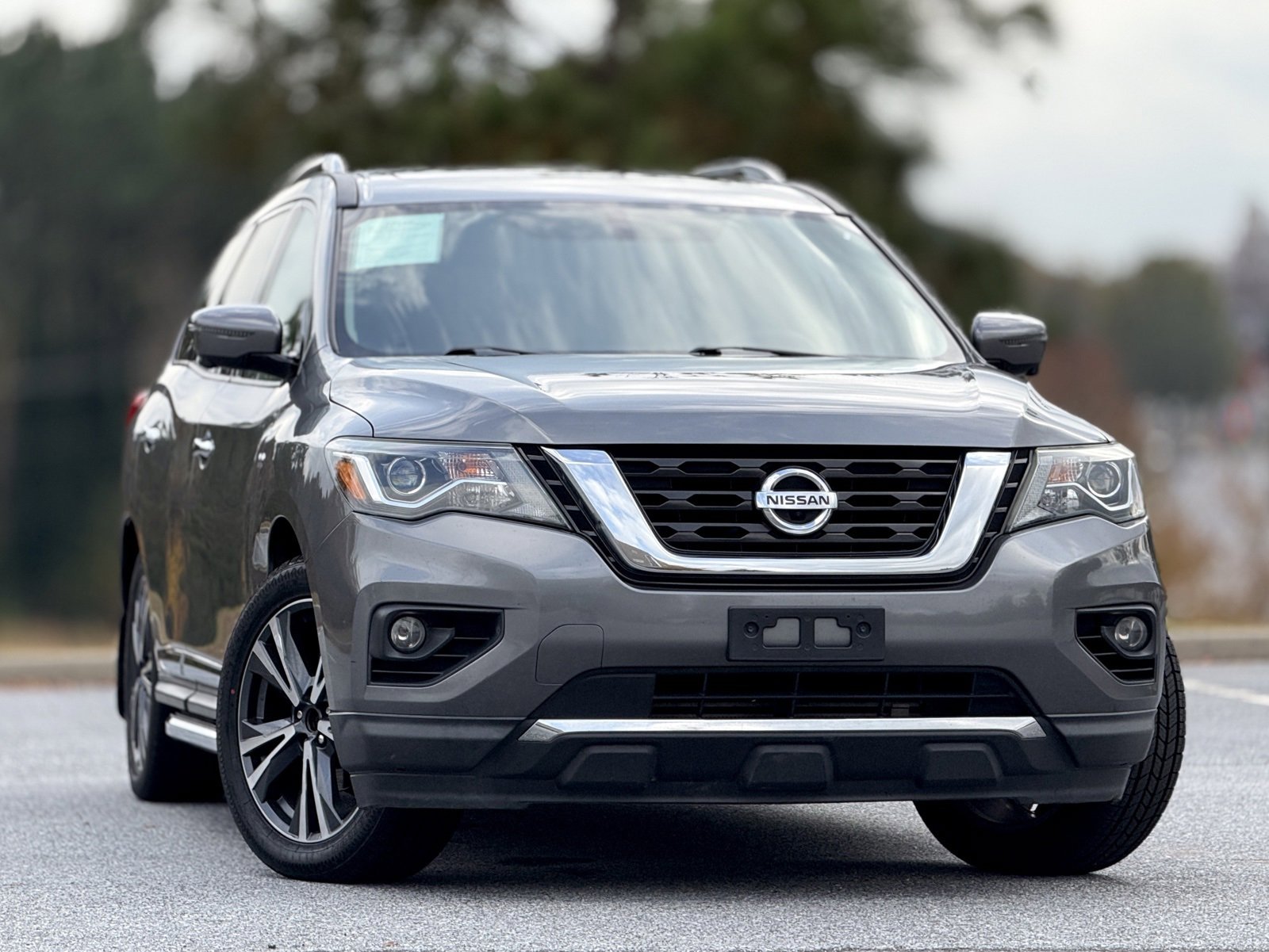 Used 2018 Nissan Pathfinder Platinum image 3
