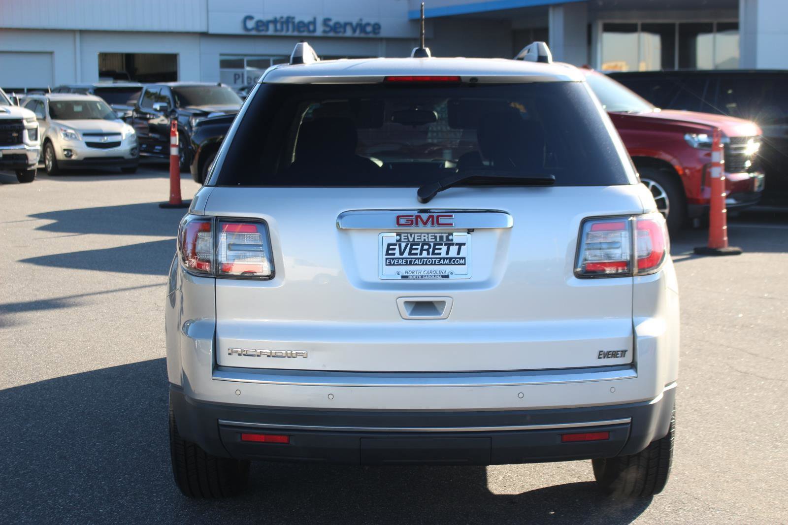 Used 2016 GMC Acadia SLE FWD image 6