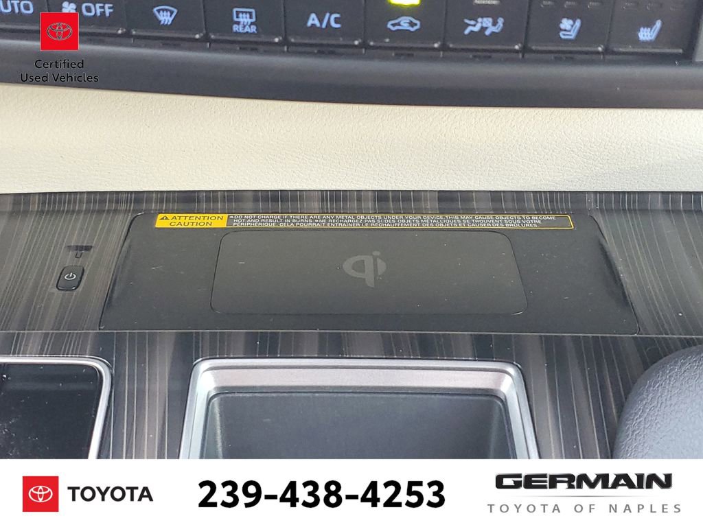 Used 2024 Toyota Sienna Platinum FWD image 31