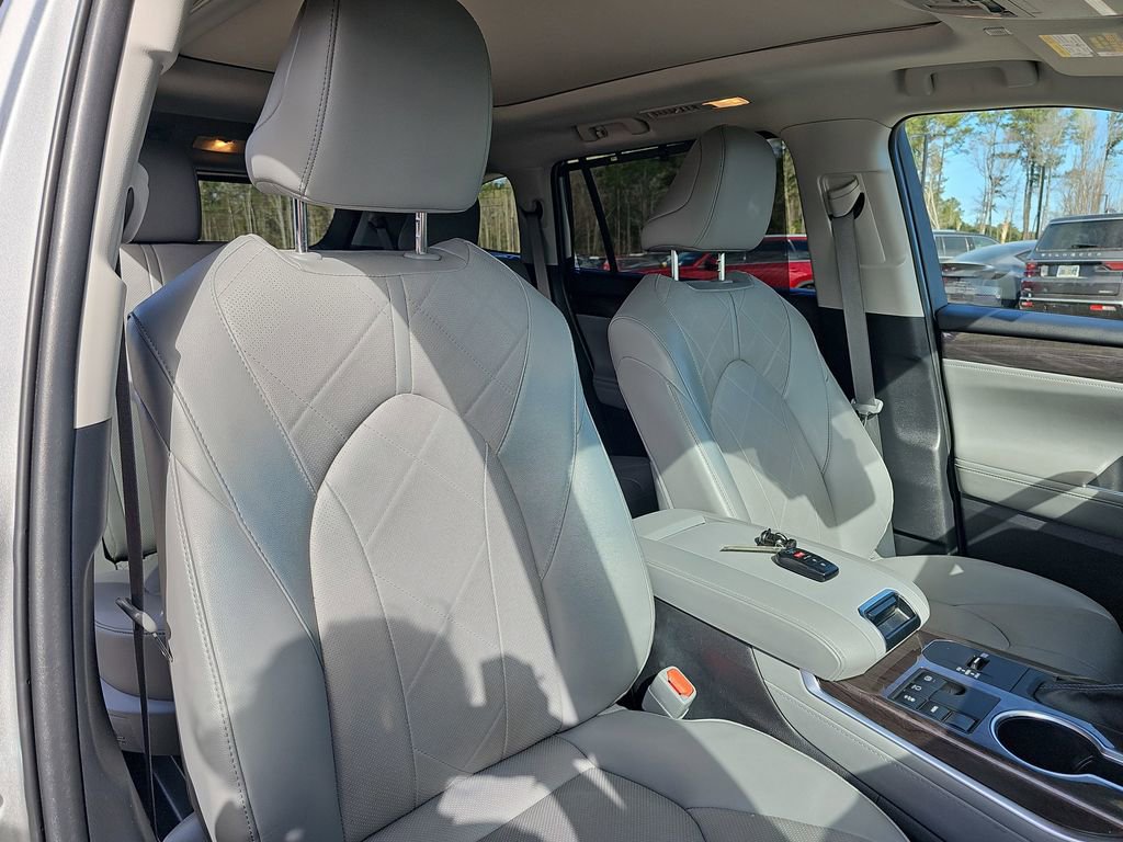 Used 2024 Toyota Highlander Platinum image 13