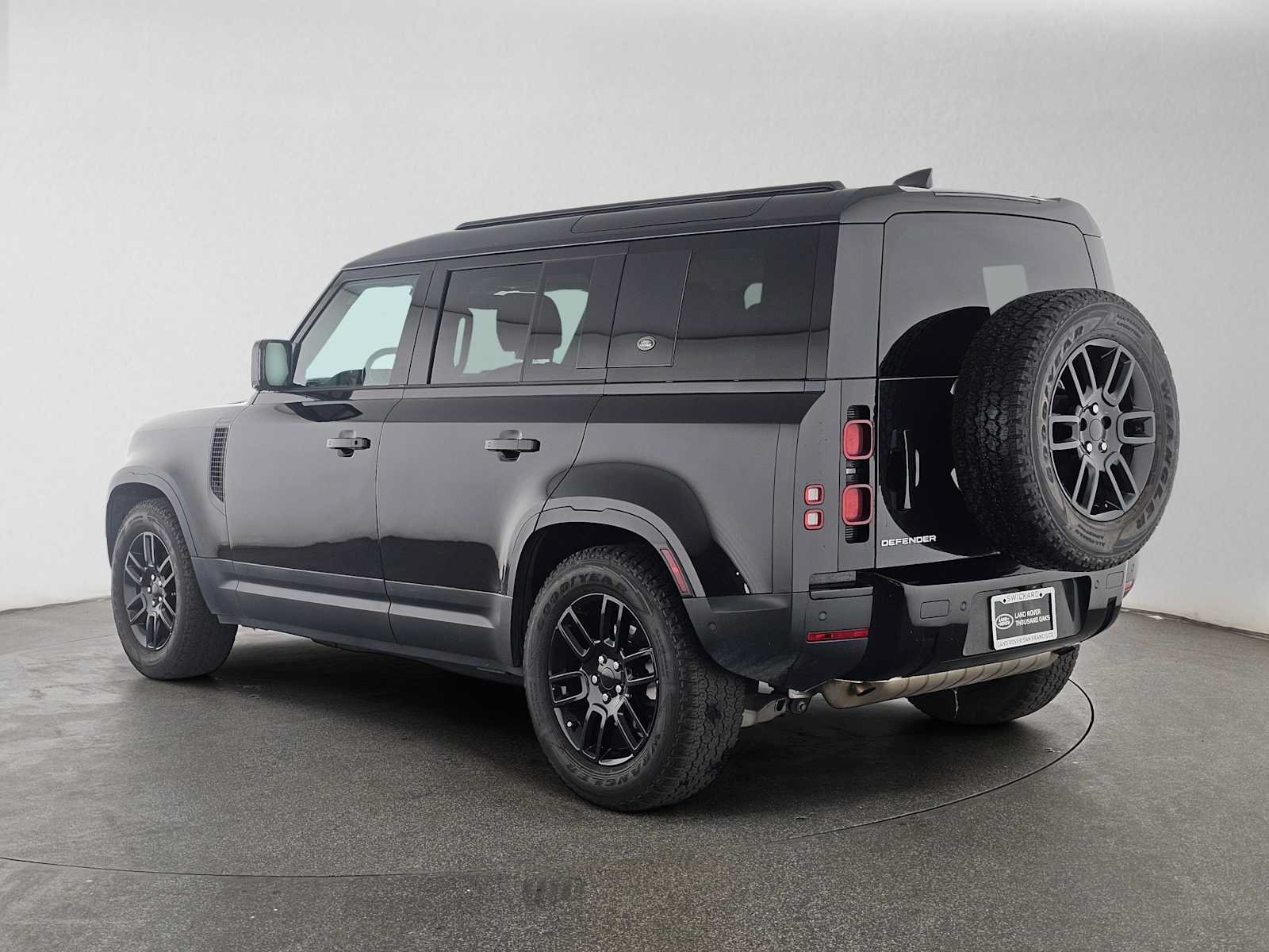 Used 2023 Land Rover Defender 110 S AWD/4WD image 3