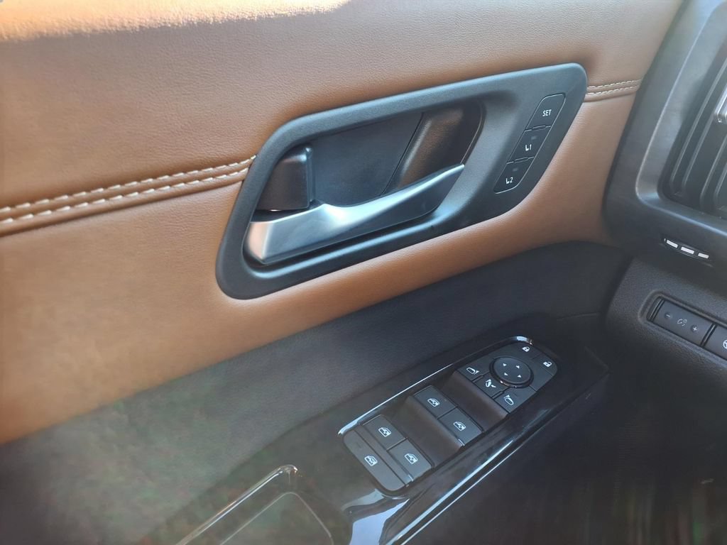 New 2026 Nissan Pathfinder Platinum AWD/4WD image 18