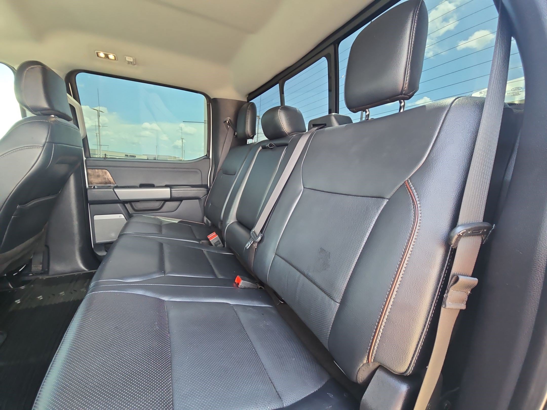 Used 2024 Ford F250 Lariat w/ Black Appearance Package AWD/4WD image 28