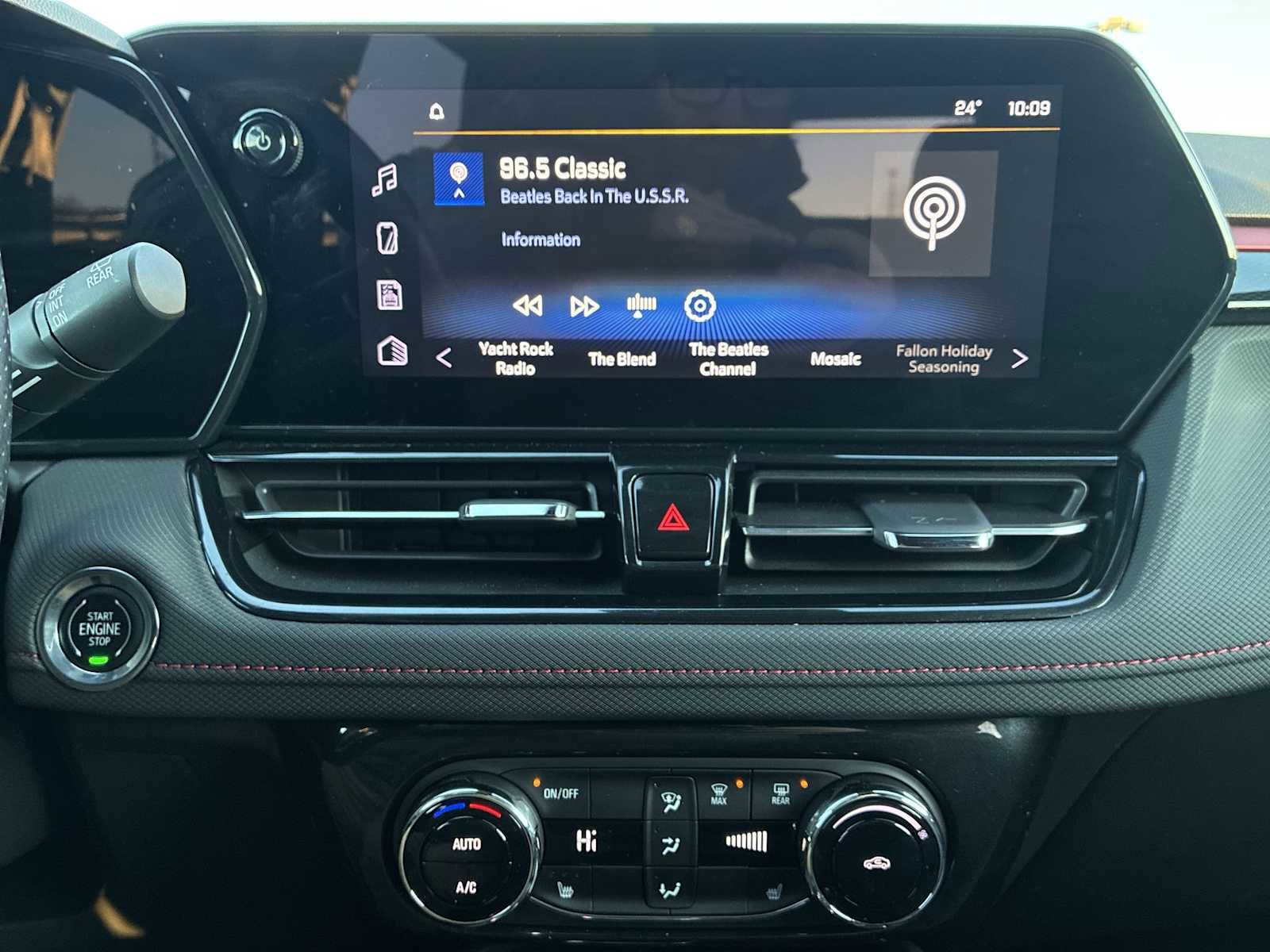 Used 2024 Chevrolet TrailBlazer RS w/ Convenience Package image 13