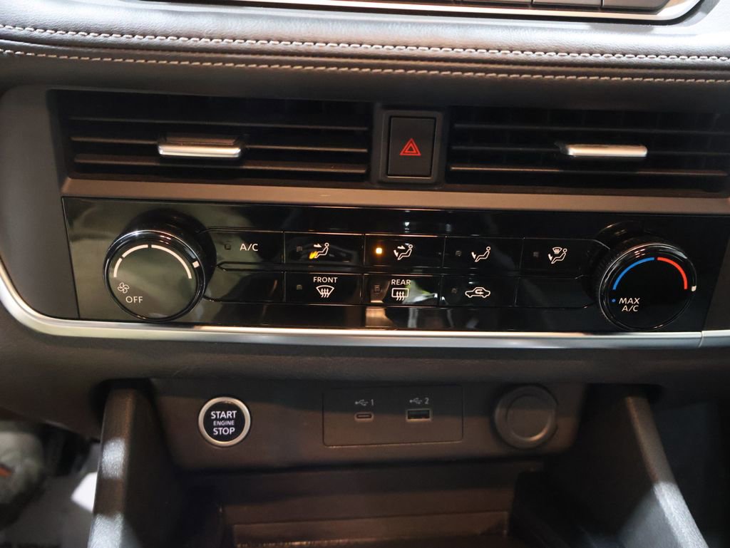 Used 2023 Nissan Rogue S image 28