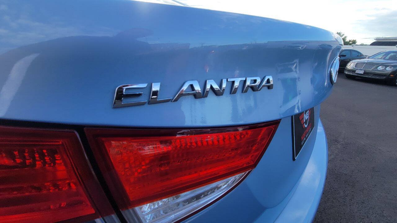 Used 2013 Hyundai Elantra Limited w/ Technology Pkg FWD image 30