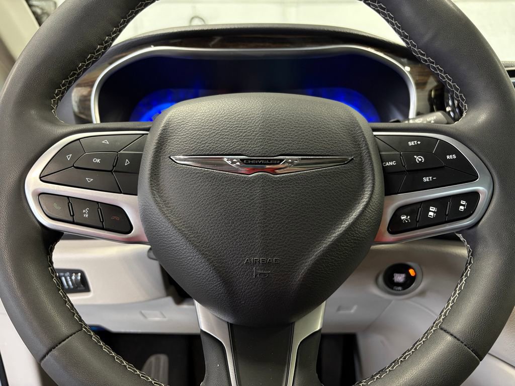 Used 2024 Chrysler Pacifica Limited image 21