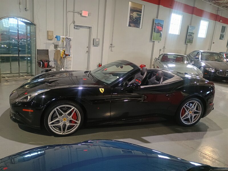Used 2018 Ferrari California T RWD image 2