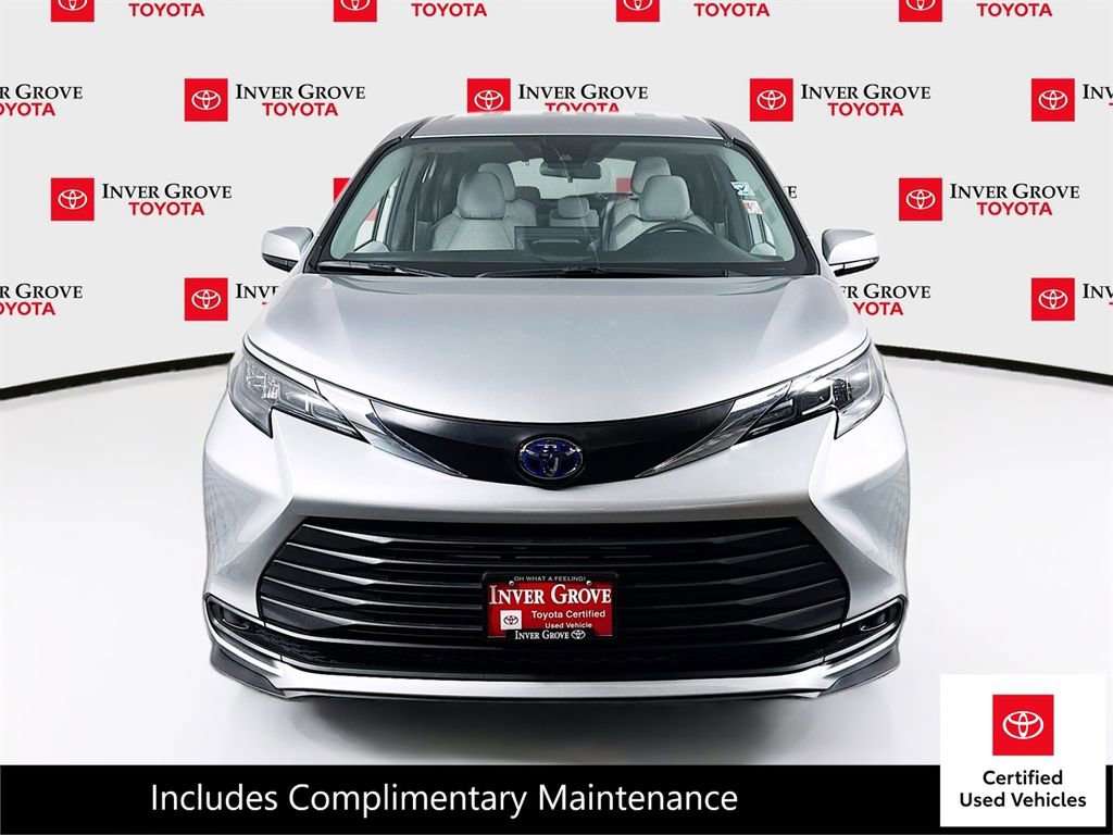 Certified 2025 Toyota Sienna LE image 2