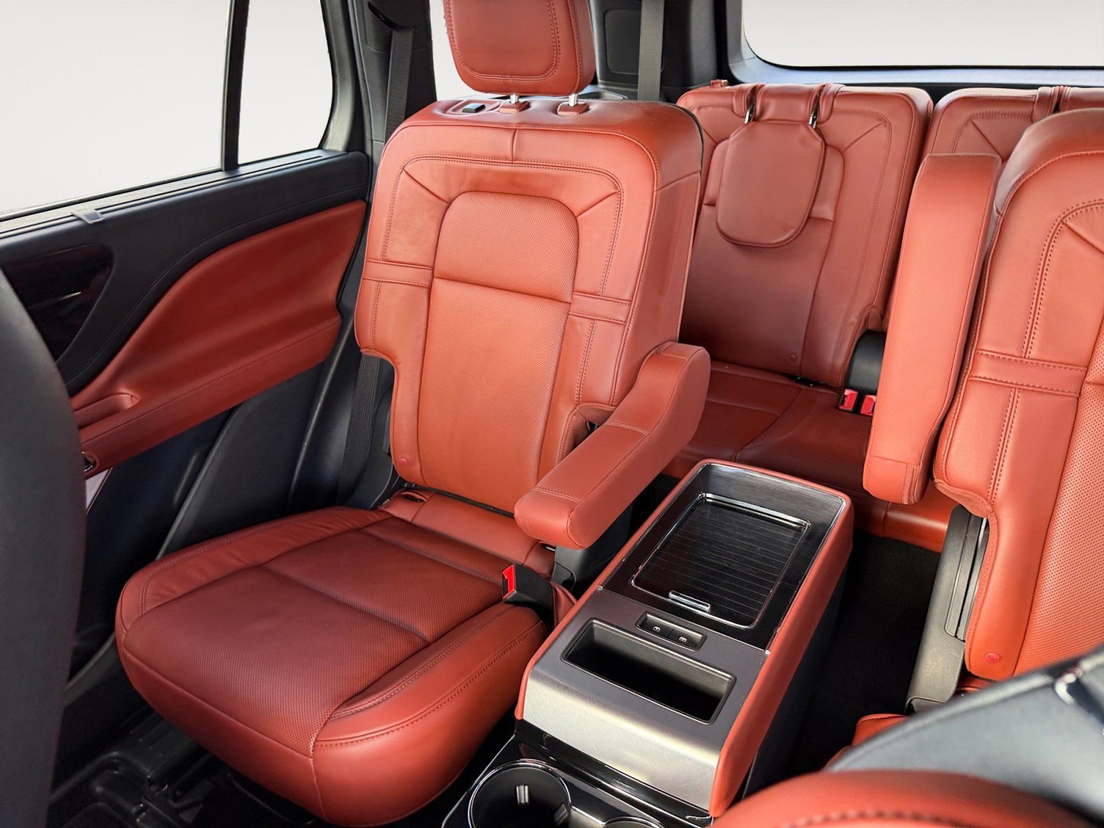 Used 2025 Lincoln Aviator Reserve w/ Equipment Group 201A image 13